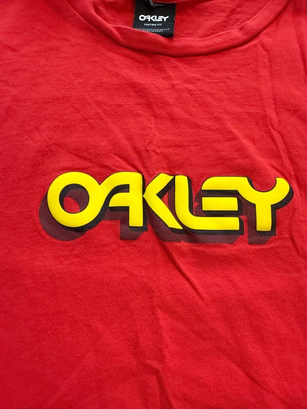Y2K Oakley Red Short Sleeve Crew Neck T-Shirt with Yellow Logo